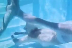 رجل ينيك رجل على الفراش صور