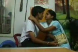 Xnxx اغتصاب فتح غشاء